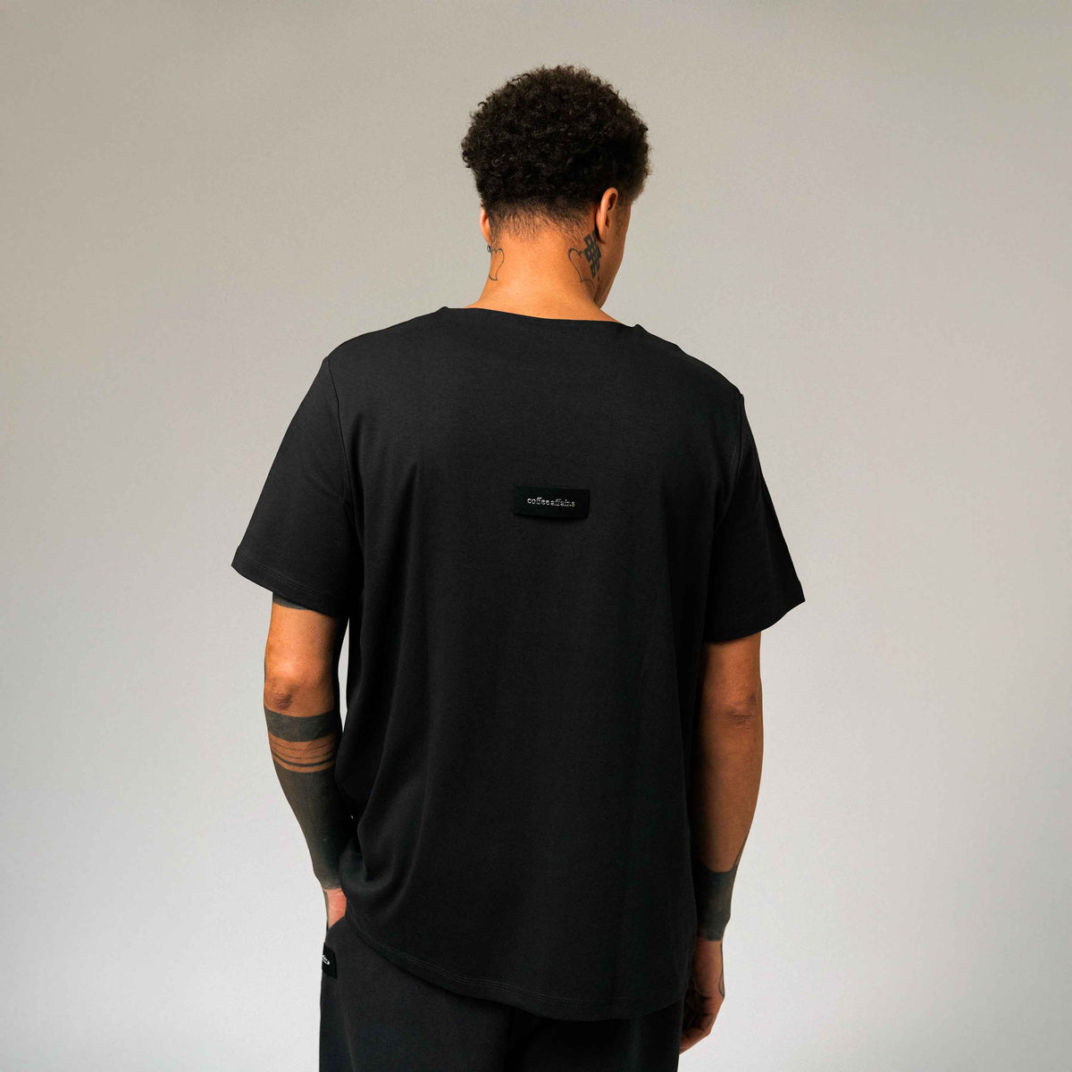 Arara ✗ Espresso // T-shirt regular fit